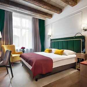 Golden Queen Hotell